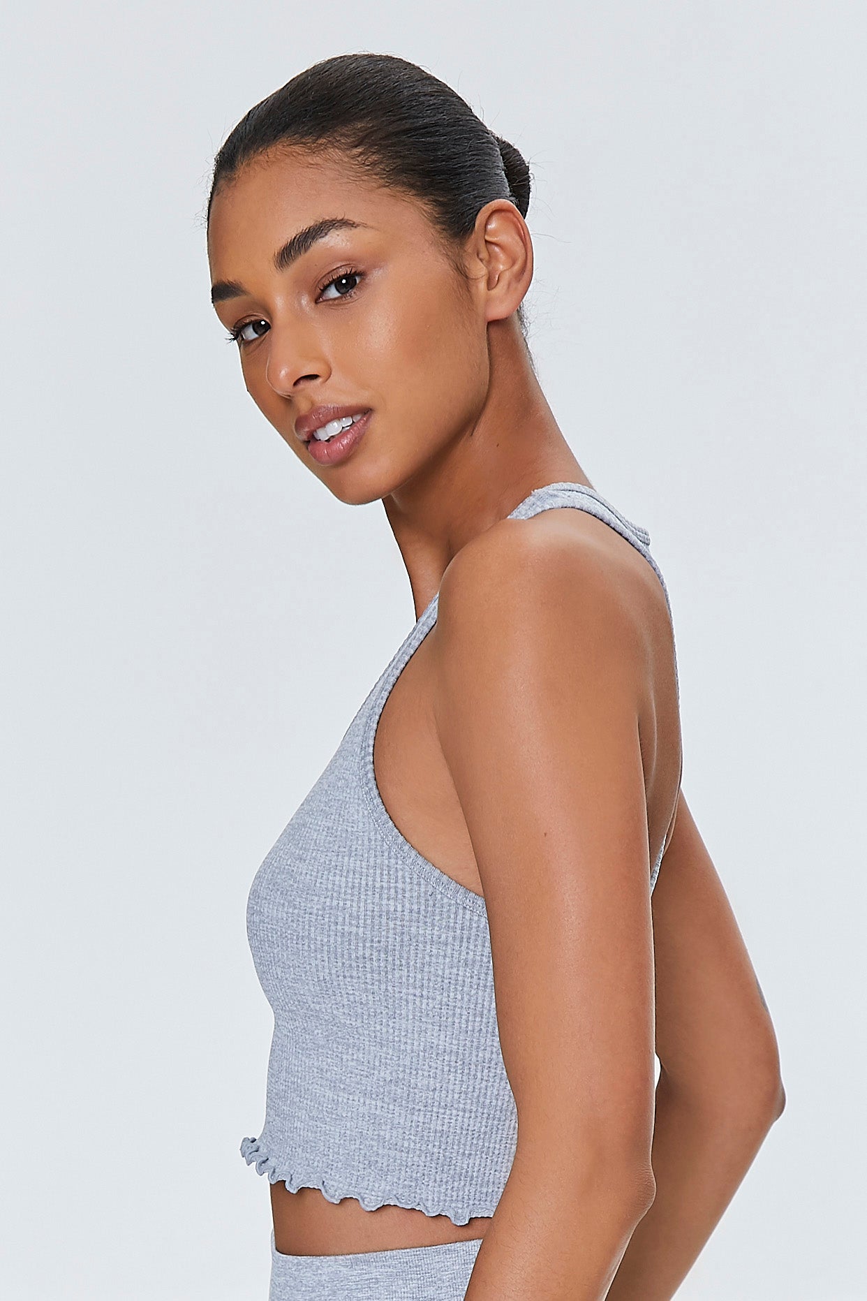 TOP DEPORTIVO CON TEXTURA ACANALADA