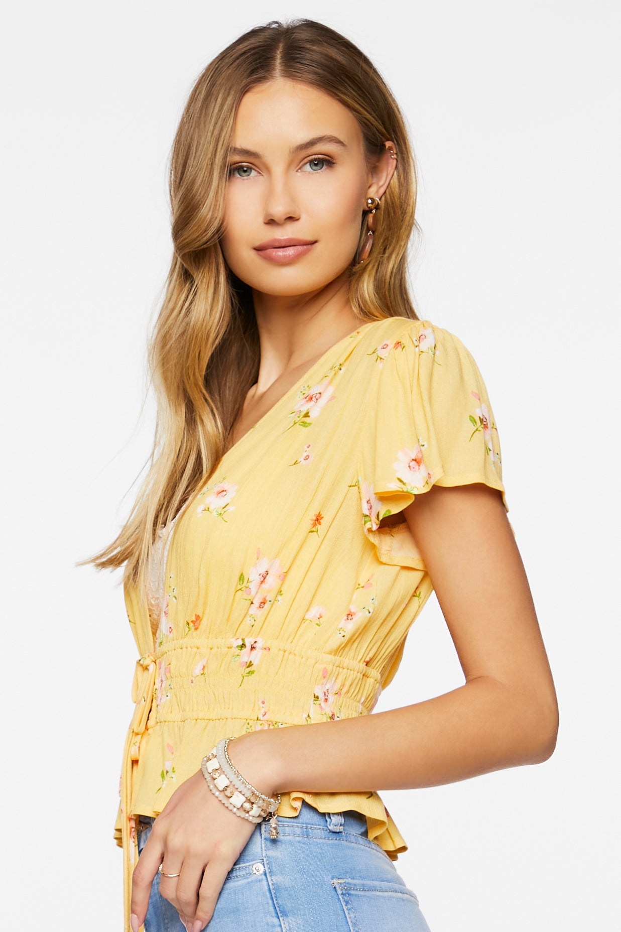 TOP ESCOTE EN V Y ESTAMPADO DE FLORES