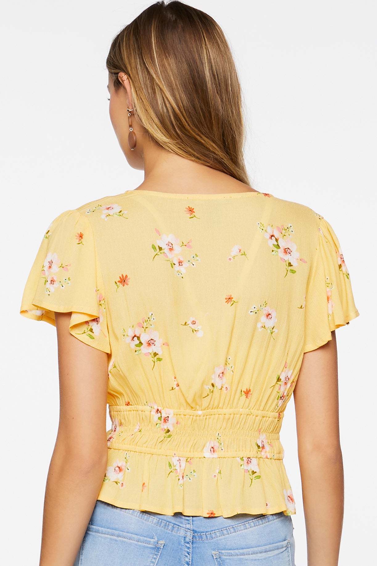 TOP ESCOTE EN V Y ESTAMPADO DE FLORES