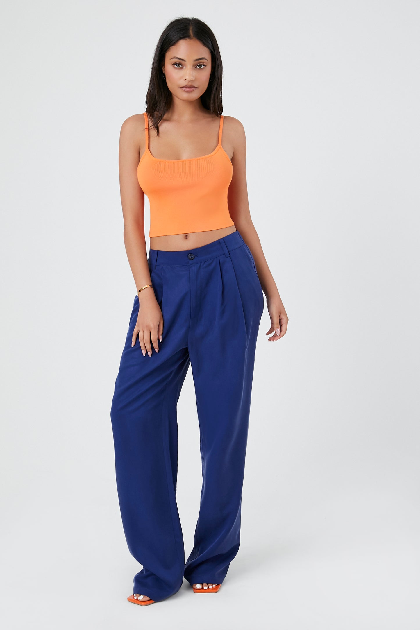 PANTALON DE VESTIR DE CORTE RECTO CON PINZAS