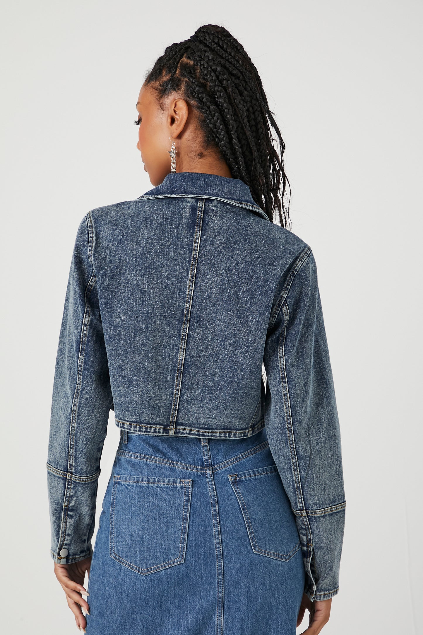CHAQUETA DENIM CROPPED CON DETALLE DE CIERRE
