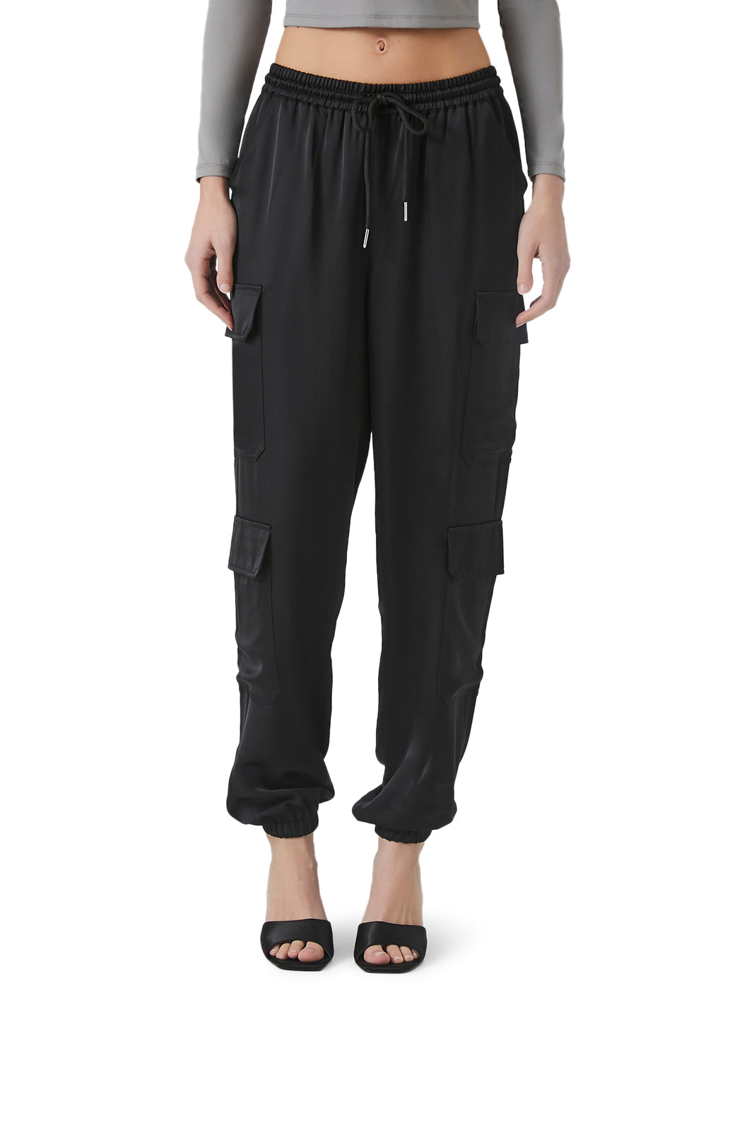 PANTALON CARGO DE SATÍN CON ELÁSTICO EN LA CINTURA