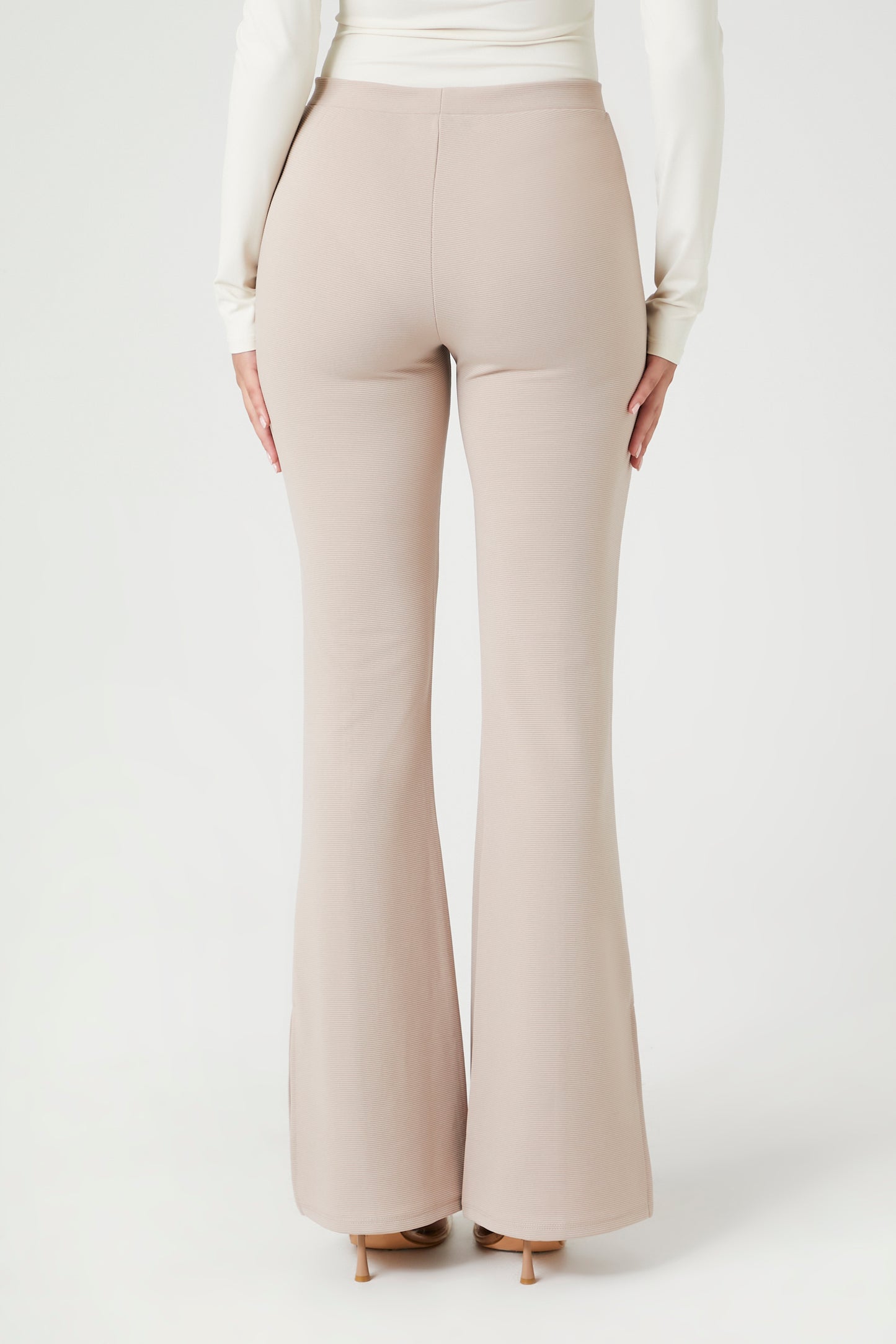 LEGGING FLARE ACANALADA CON ABERTURA EN EL BOTA PIE