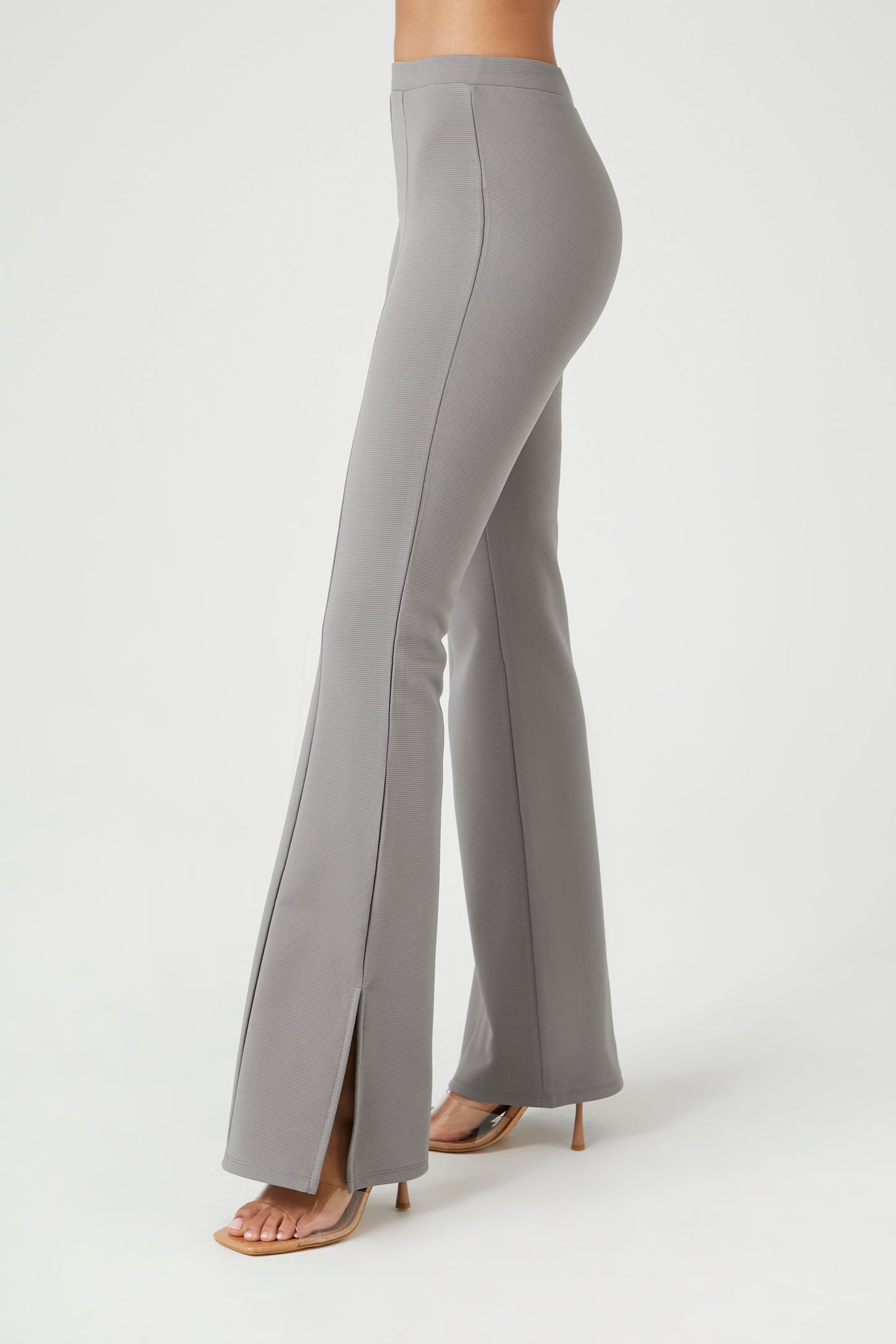 LEGGING FLARE ACANALADA CON ABERTURA EN EL BOTA PIE