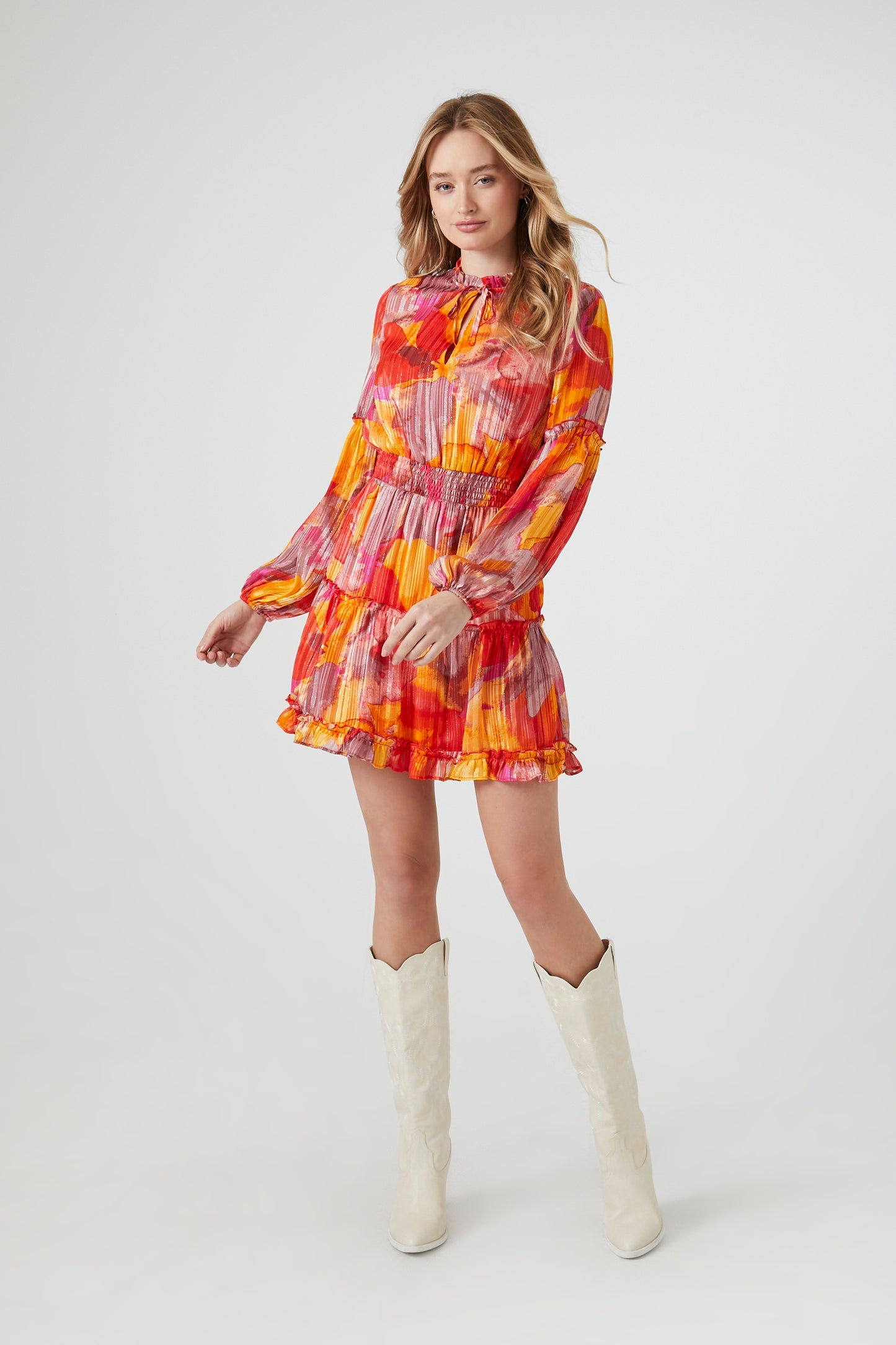 VESTIDO CORTO CON MANGALARGA ABULLONADA