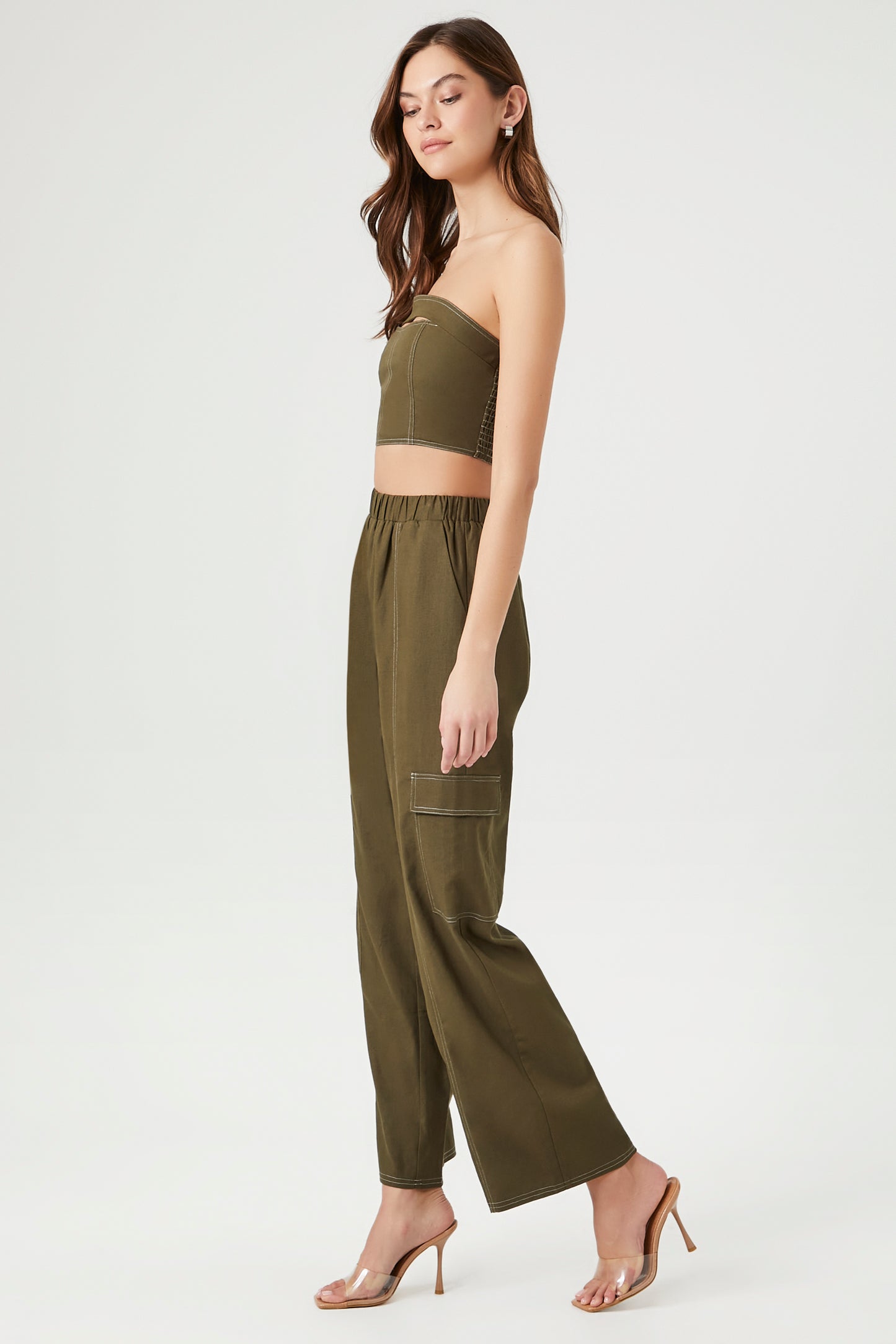 SET DE CROP TOP Y PANTALÓN CARGO