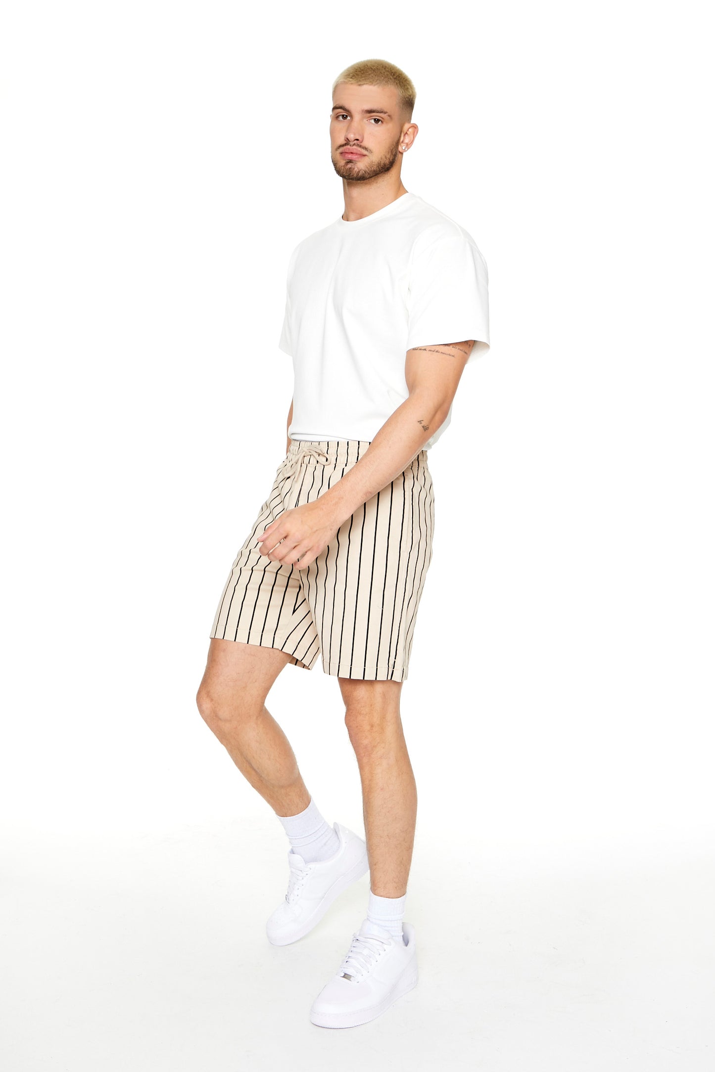 SHORT CON LINEAS