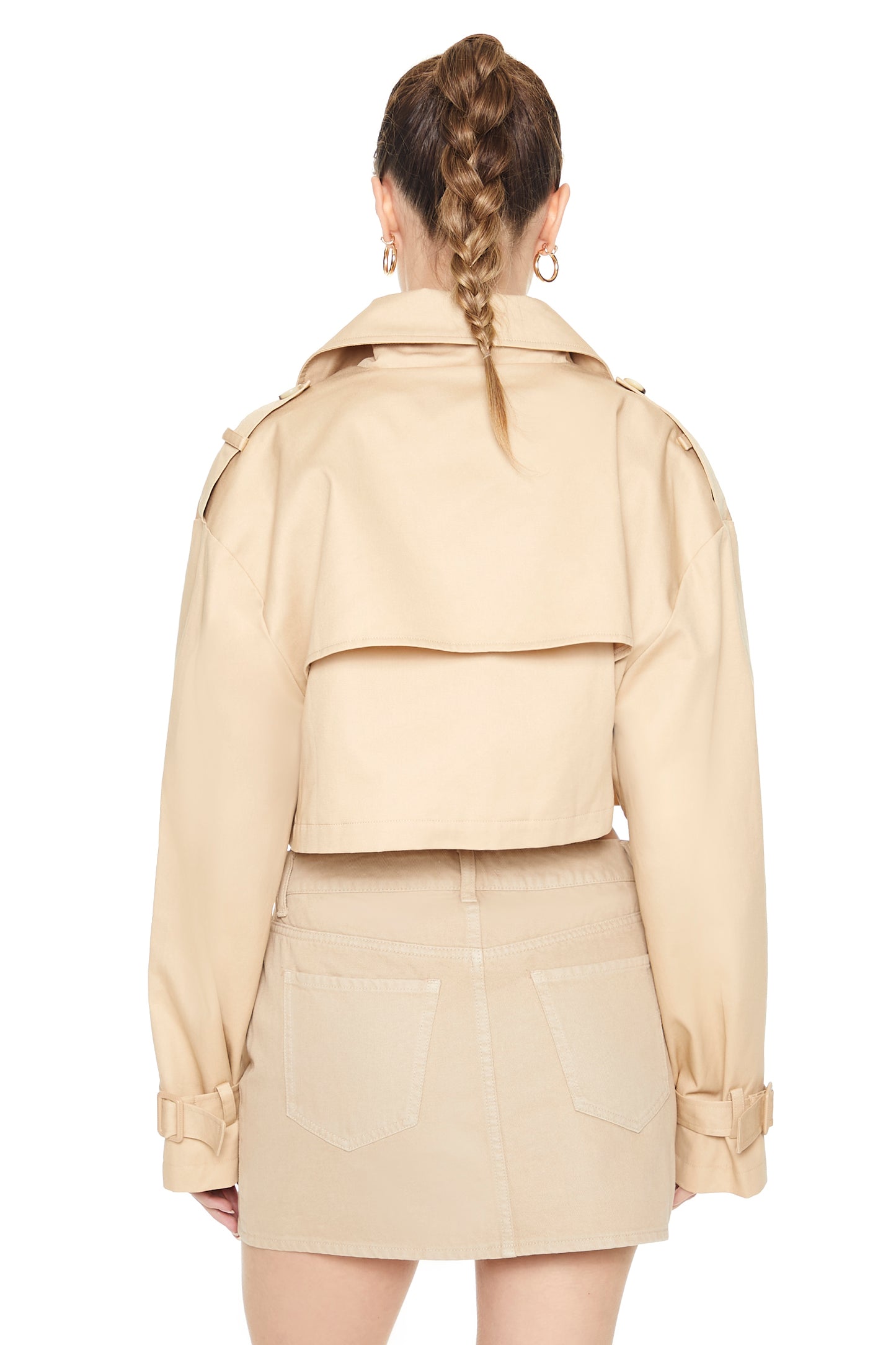 CHAQUETA CROPPED CON DETALLES DE BOTONES
