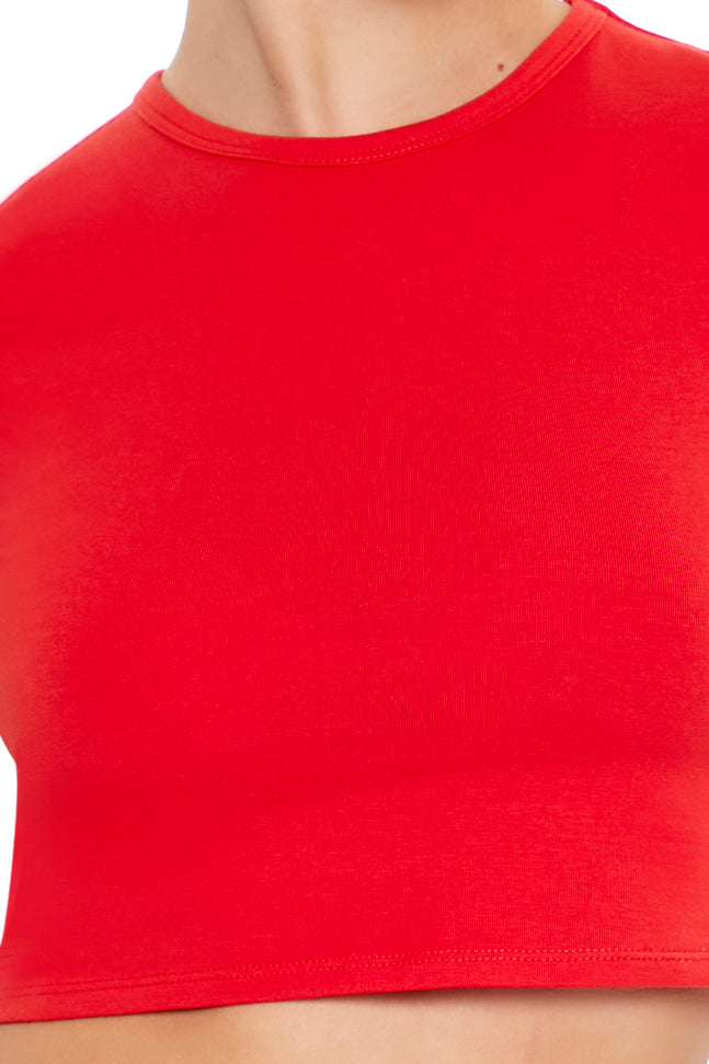 POLERA CROPPED DE ALGODÓN LICRADO