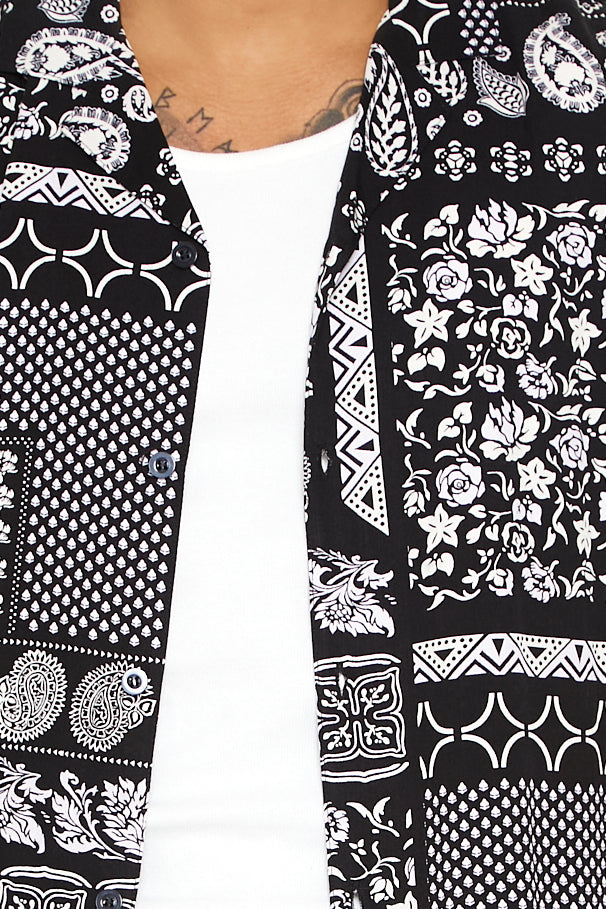 CAMISA MANGA CORTA ESTAMPADO DE PAISLEY