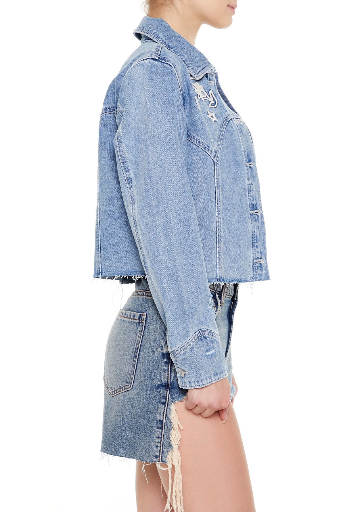 CHAQUETA DENIM CON DETALLE DE BORDADO