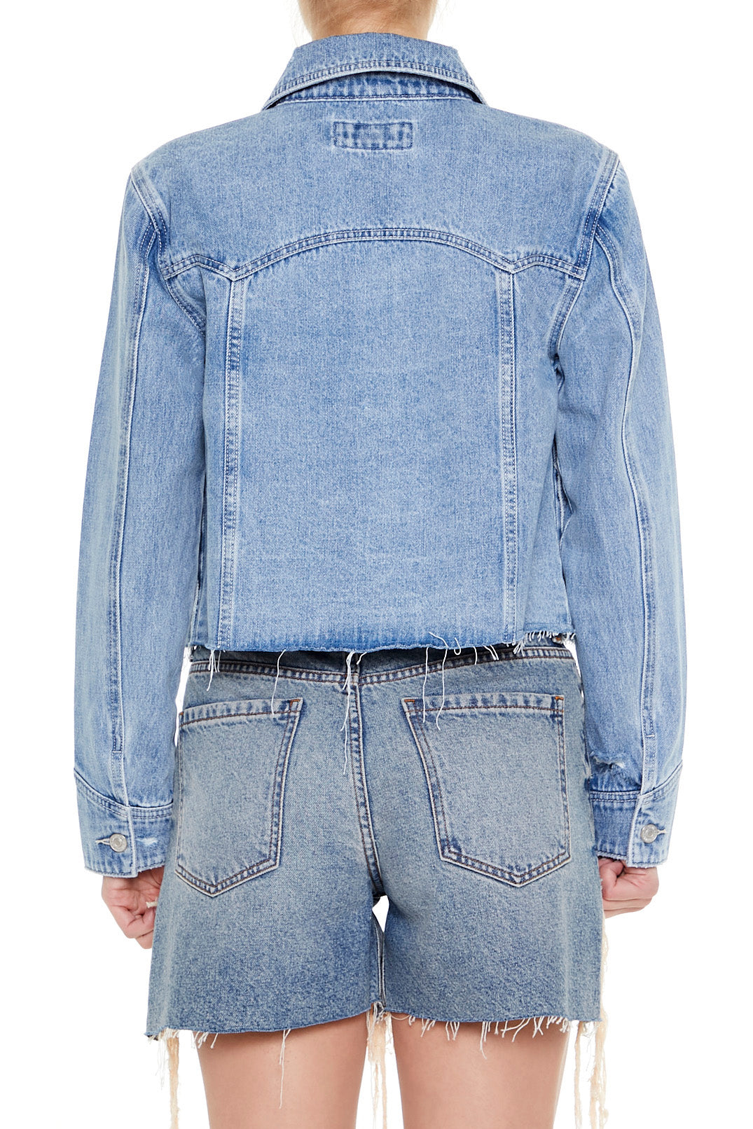 CHAQUETA DENIM CON DETALLE DE BORDADO