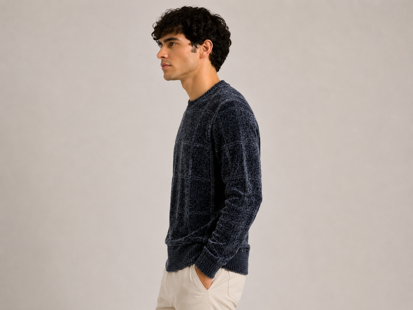 SWEATER ATERCIOPELADO CON PATRON DE CUADROS