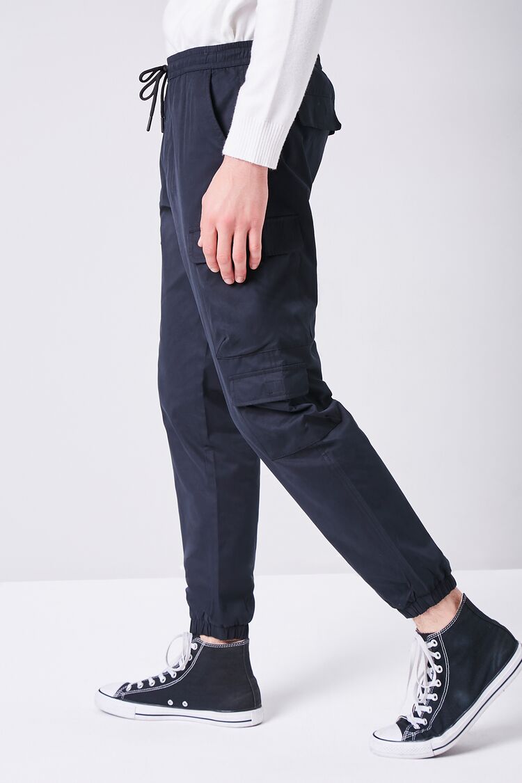 PANTALON JOGGER CON BOLSILLOS CARGO