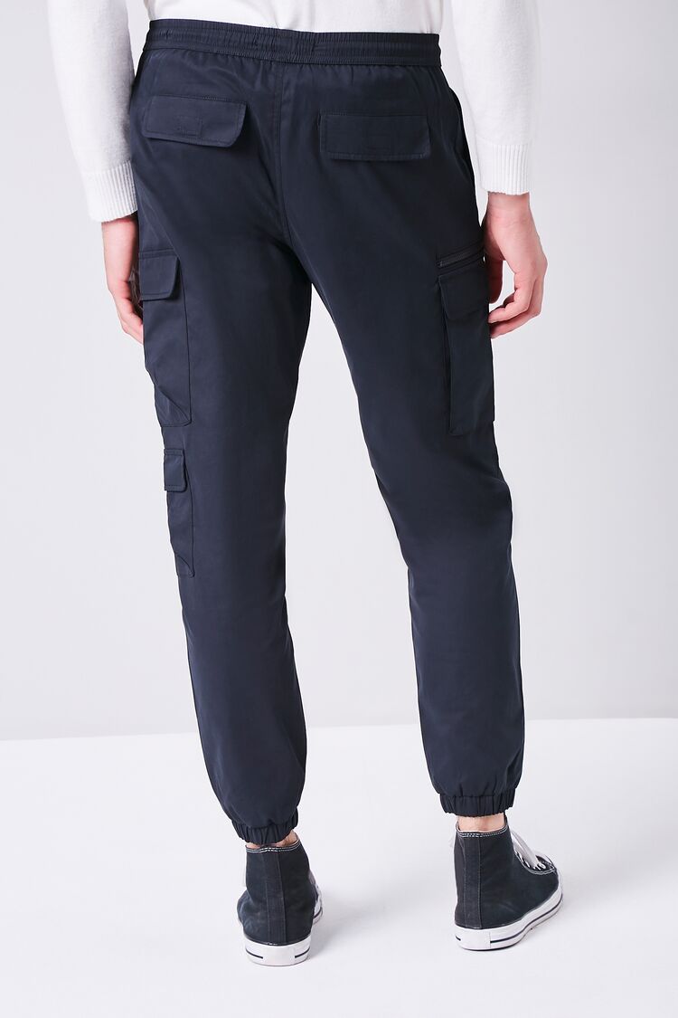 PANTALON JOGGER CON BOLSILLOS CARGO