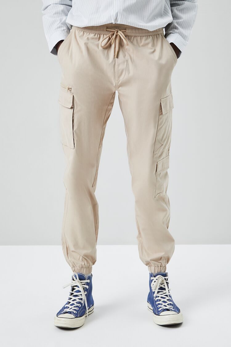 PANTALON JOGGER CON BOLSILLOS CARGO