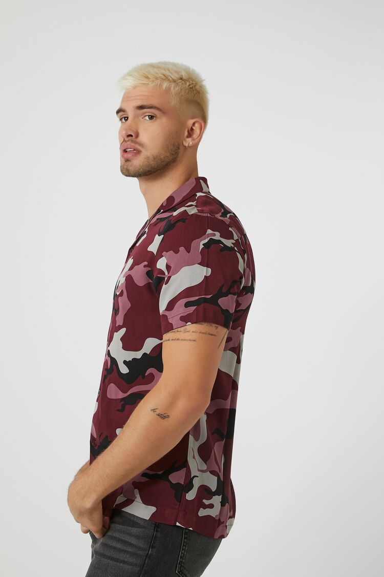 CAMISA CON ESTAMPADO CAMUFLADO