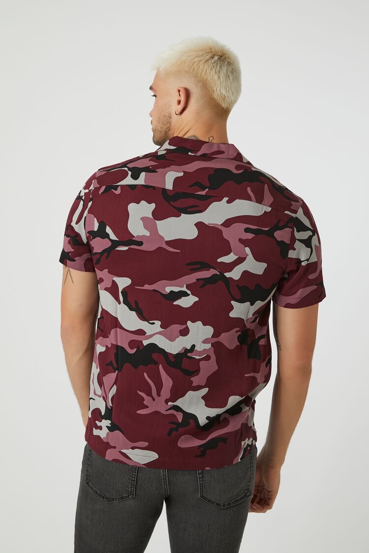 CAMISA CON ESTAMPADO CAMUFLADO
