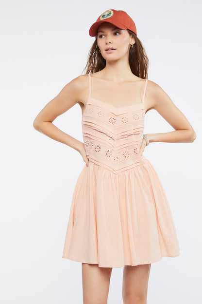 VESTIDO CORTO CON FALDA ACAMPANADA