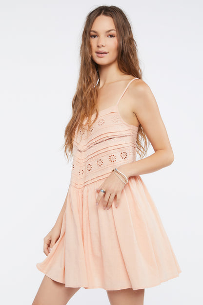 VESTIDO CORTO CON FALDA ACAMPANADA