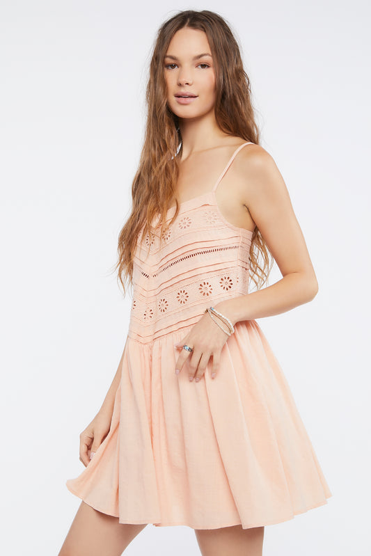 VESTIDO CORTO CON FALDA ACAMPANADA