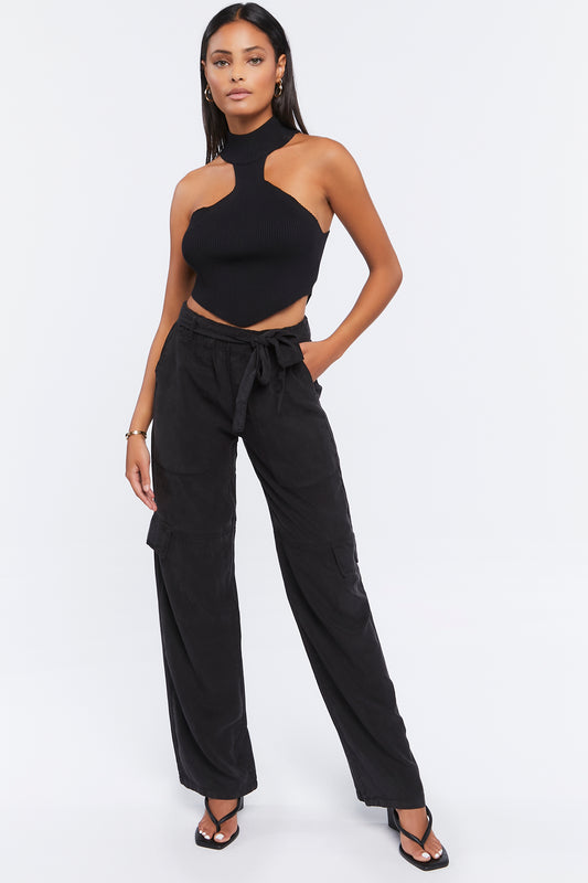 PANTALON DE CORTE RECTO CON DETALLE DE LAZO