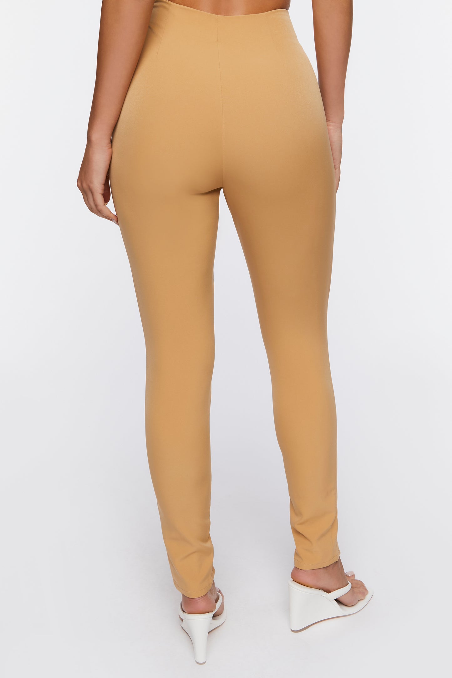 PANTALON SASTRE CON ABERTURA EN EL BOTA PIE