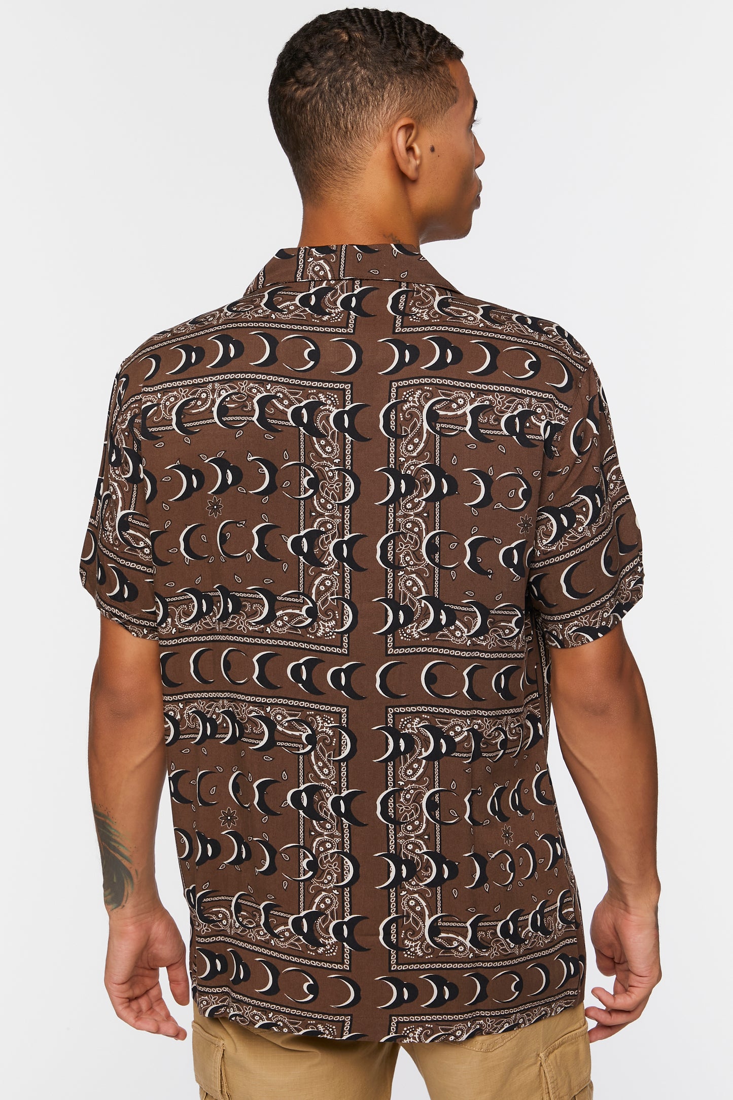 CAMISA CON ESTAMPADO DE LUNAS