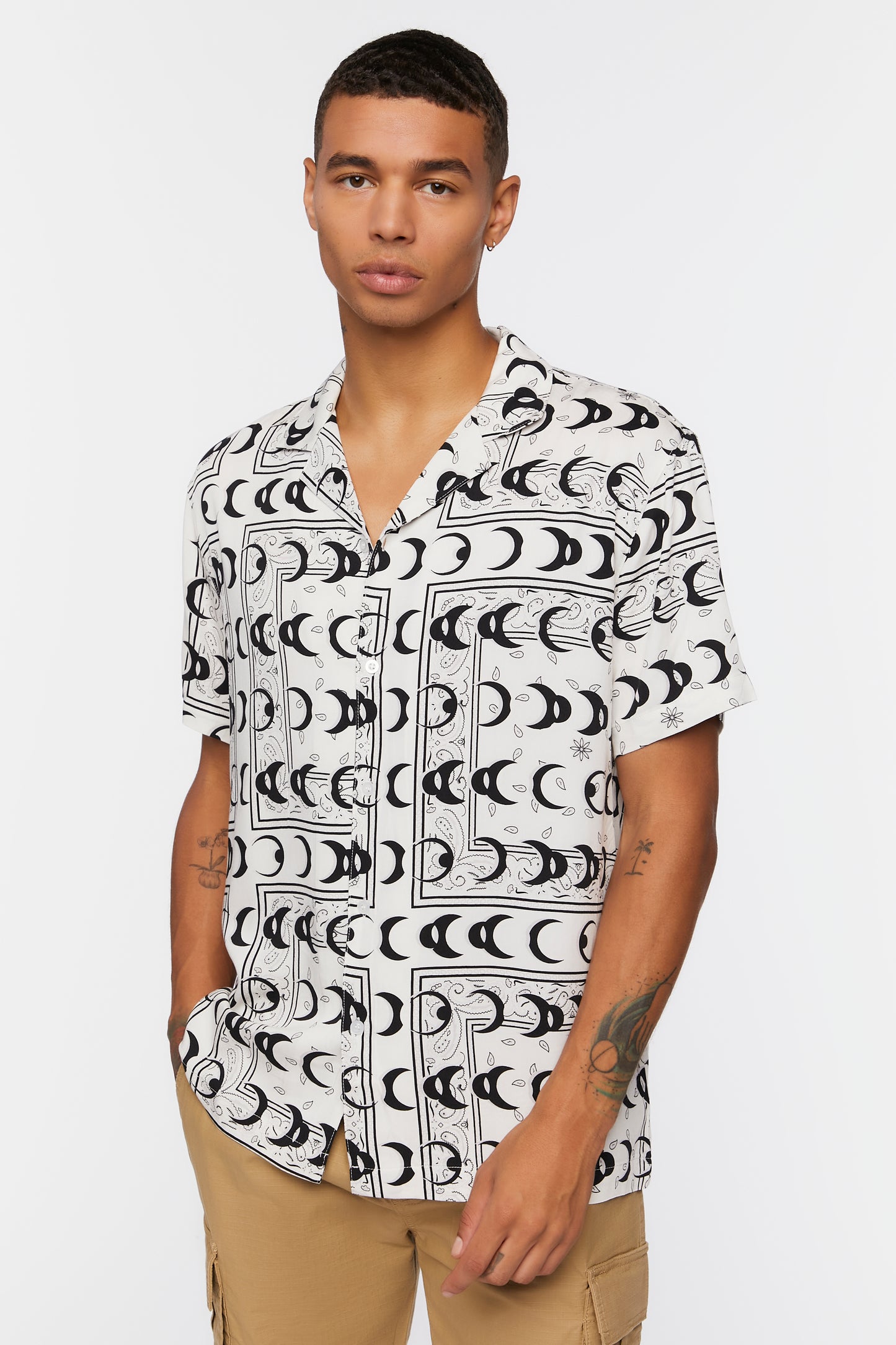 CAMISA CON ESTAMPADO DE LUNAS