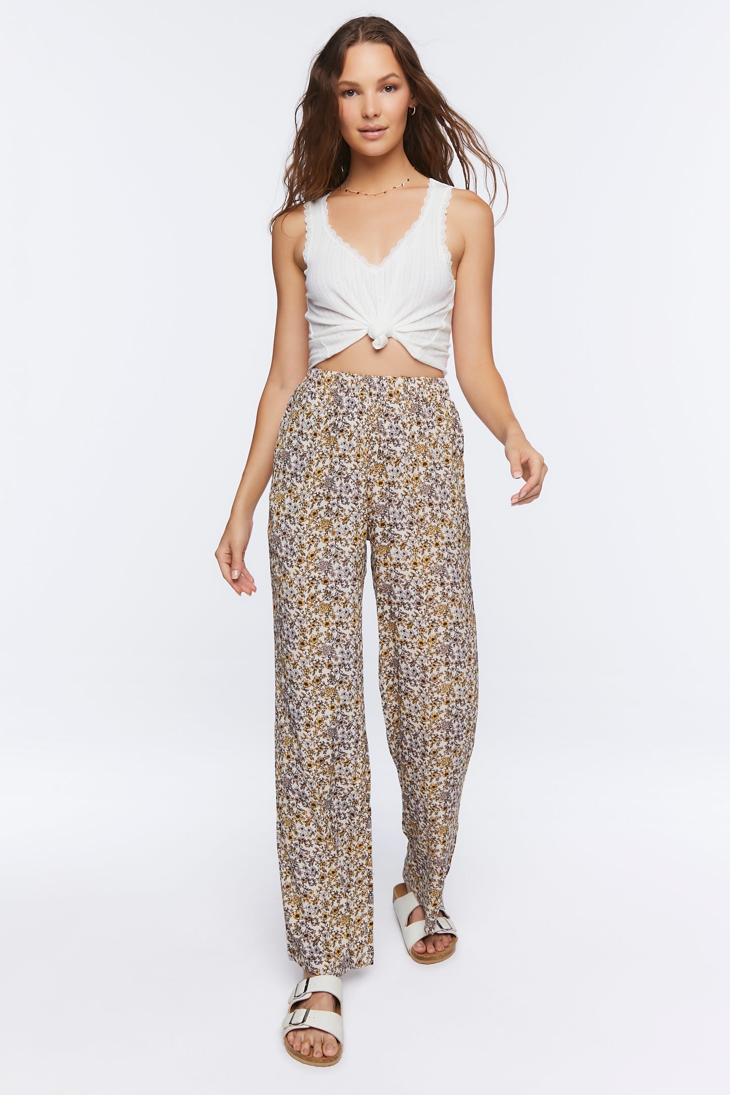 PANTALONA DE CORTE RECTO CON ESTAMPADO DE FLORES