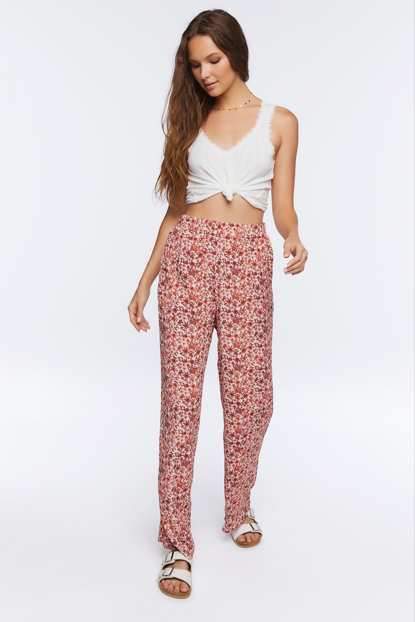 PANTALONA DE CORTE RECTO CON ESTAMPADO DE FLORES