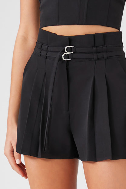 SHORT CON PLIZADO Y DETALLE DE CINTURON