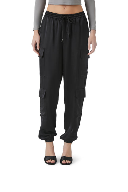 PANTALON CARGO DE SATÍN CON ELÁSTICO EN LA CINTURA