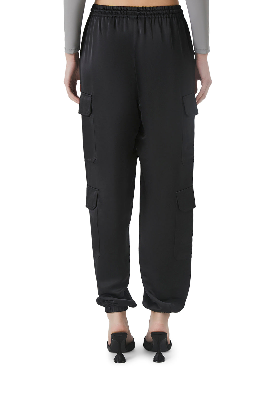PANTALON CARGO DE SATÍN CON ELÁSTICO EN LA CINTURA