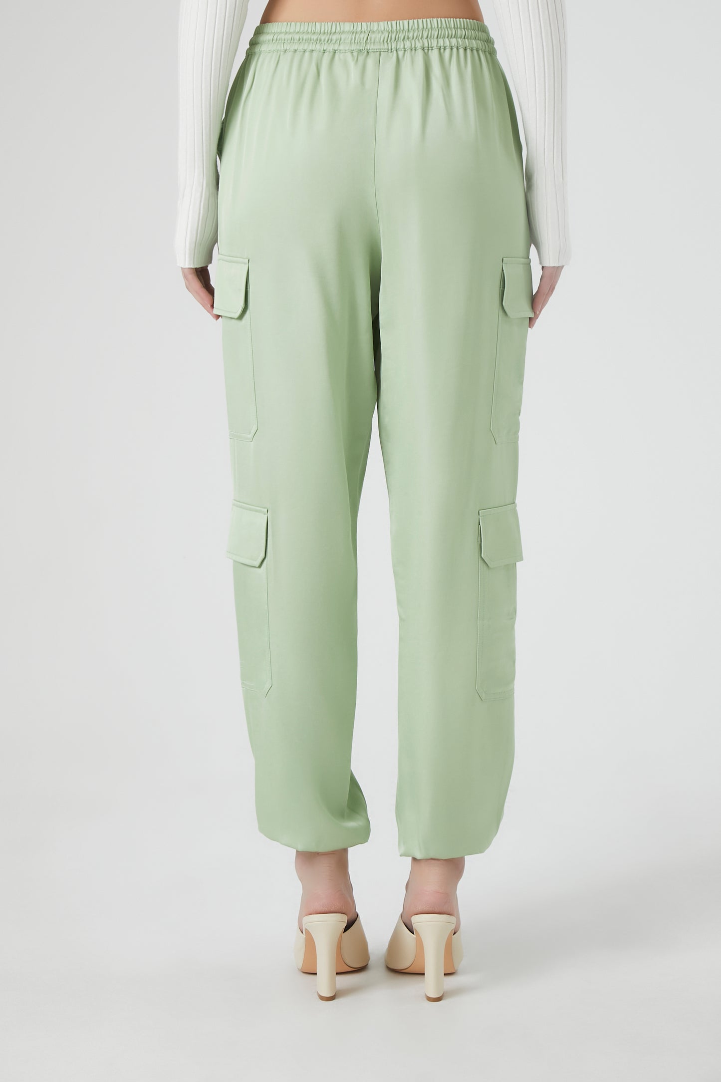 PANTALON CARGO DE SATÍN CON ELÁSTICO EN LA CINTURA