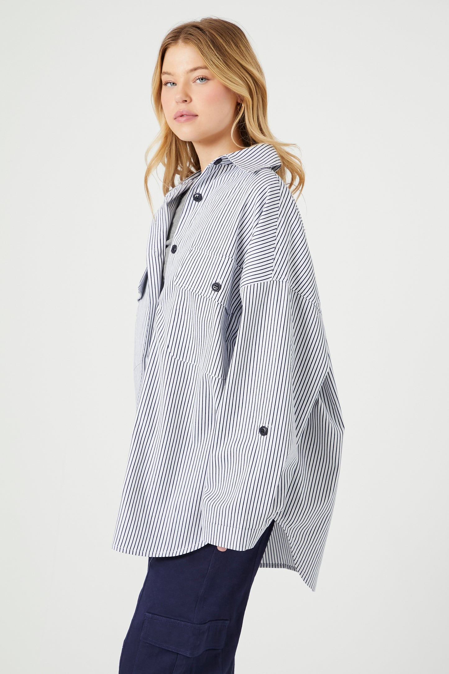 CAMISA OVERSIZED CON LINEAS