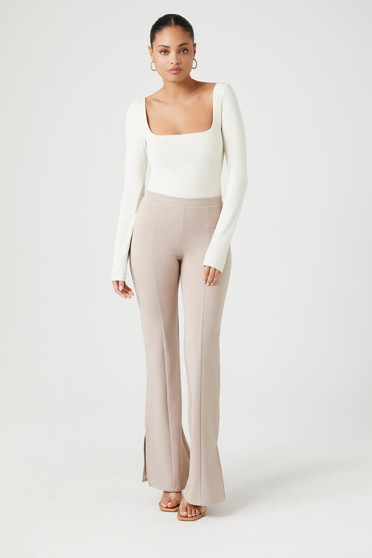 LEGGING FLARE ACANALADA CON ABERTURA EN EL BOTA PIE