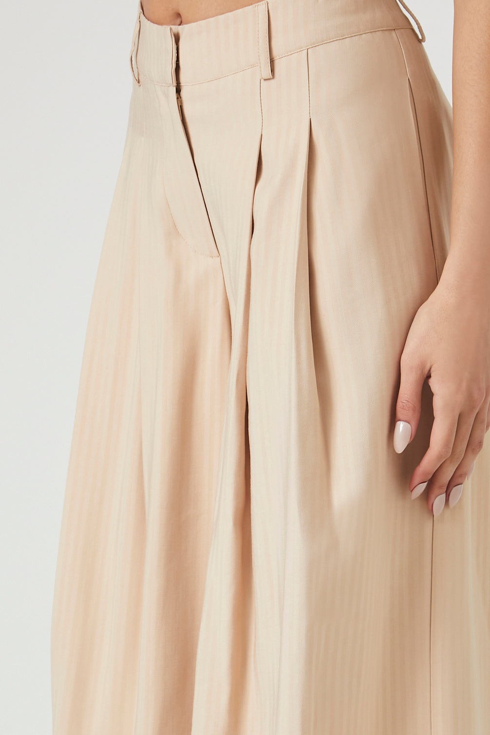 PANTALONA WIDE-LEG CON PINZAS