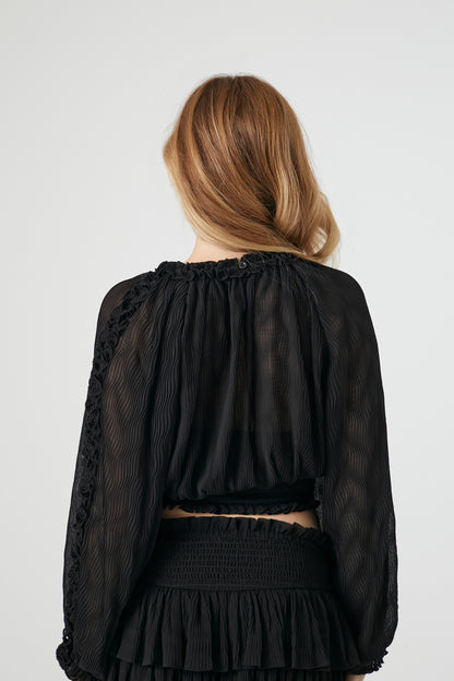 BLUSA CON DETALLE DE VOLADOS Y MANGA MARIPOSA