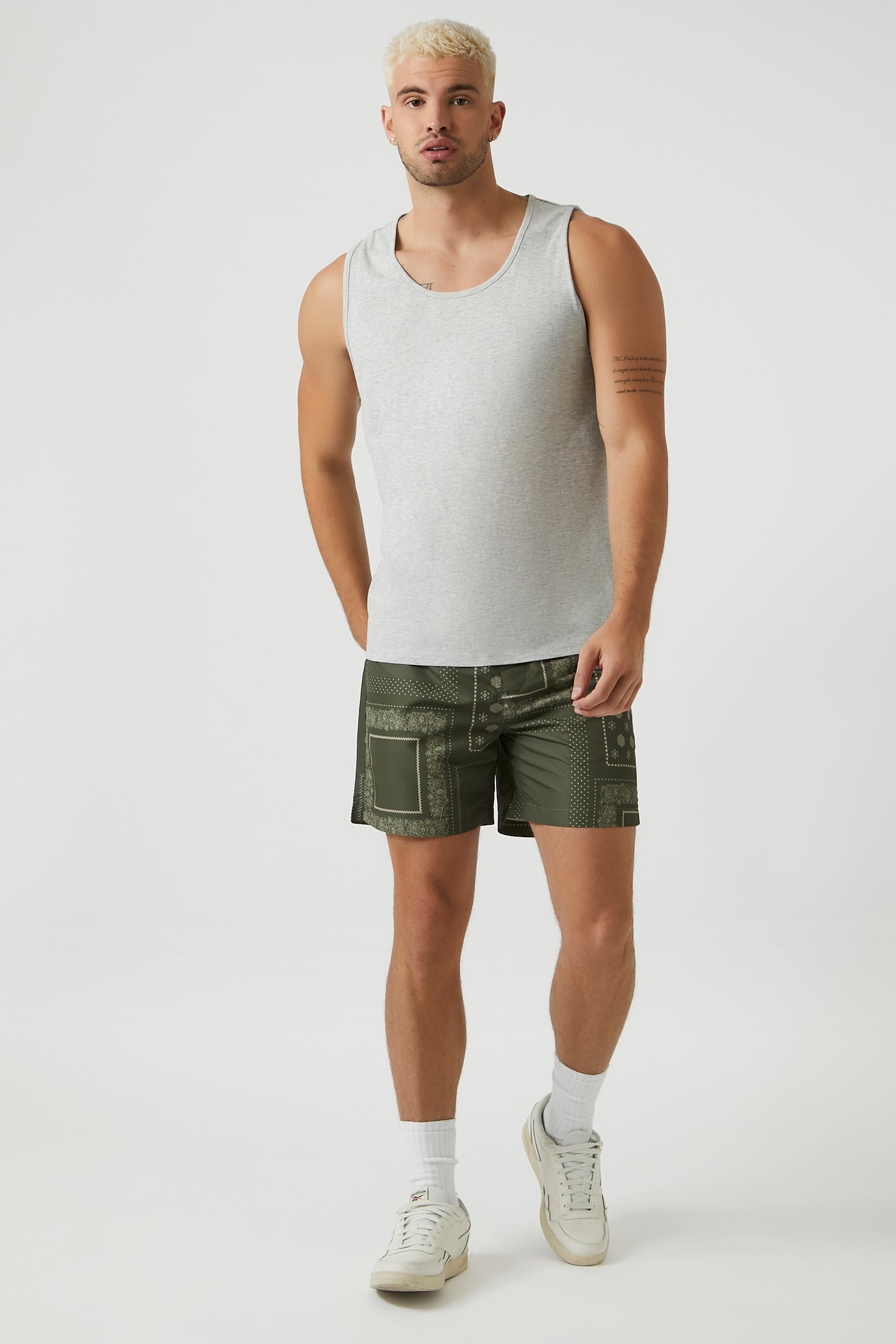 SHORT MALLA CON ESTAMPADO DE FIGURAS