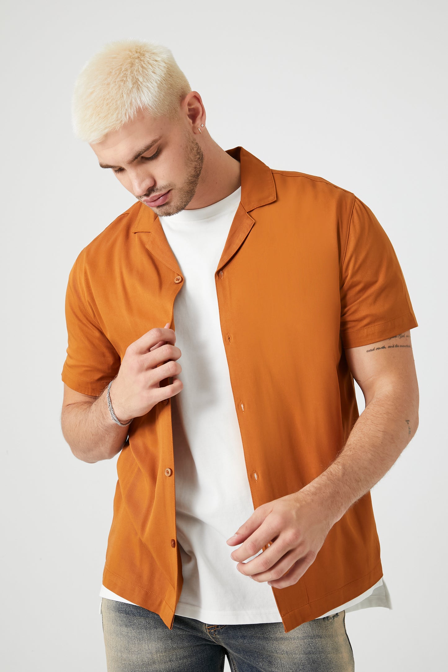 CAMISA DE HILO DE CORTE RELAJADO CUELLO CUBANO