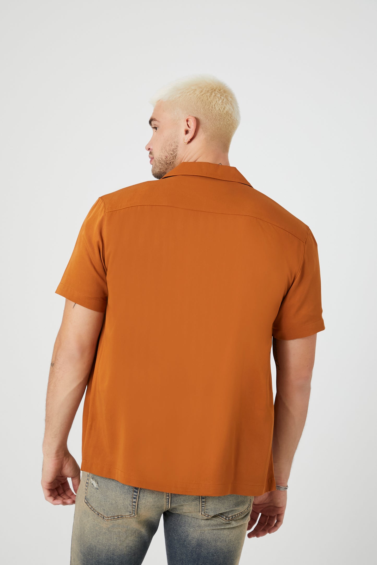 CAMISA DE HILO DE CORTE RELAJADO CUELLO CUBANO