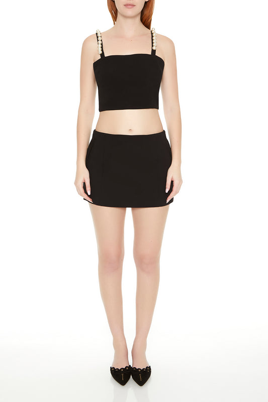 CROP TOP CON PERLAS EN LOS TIROS