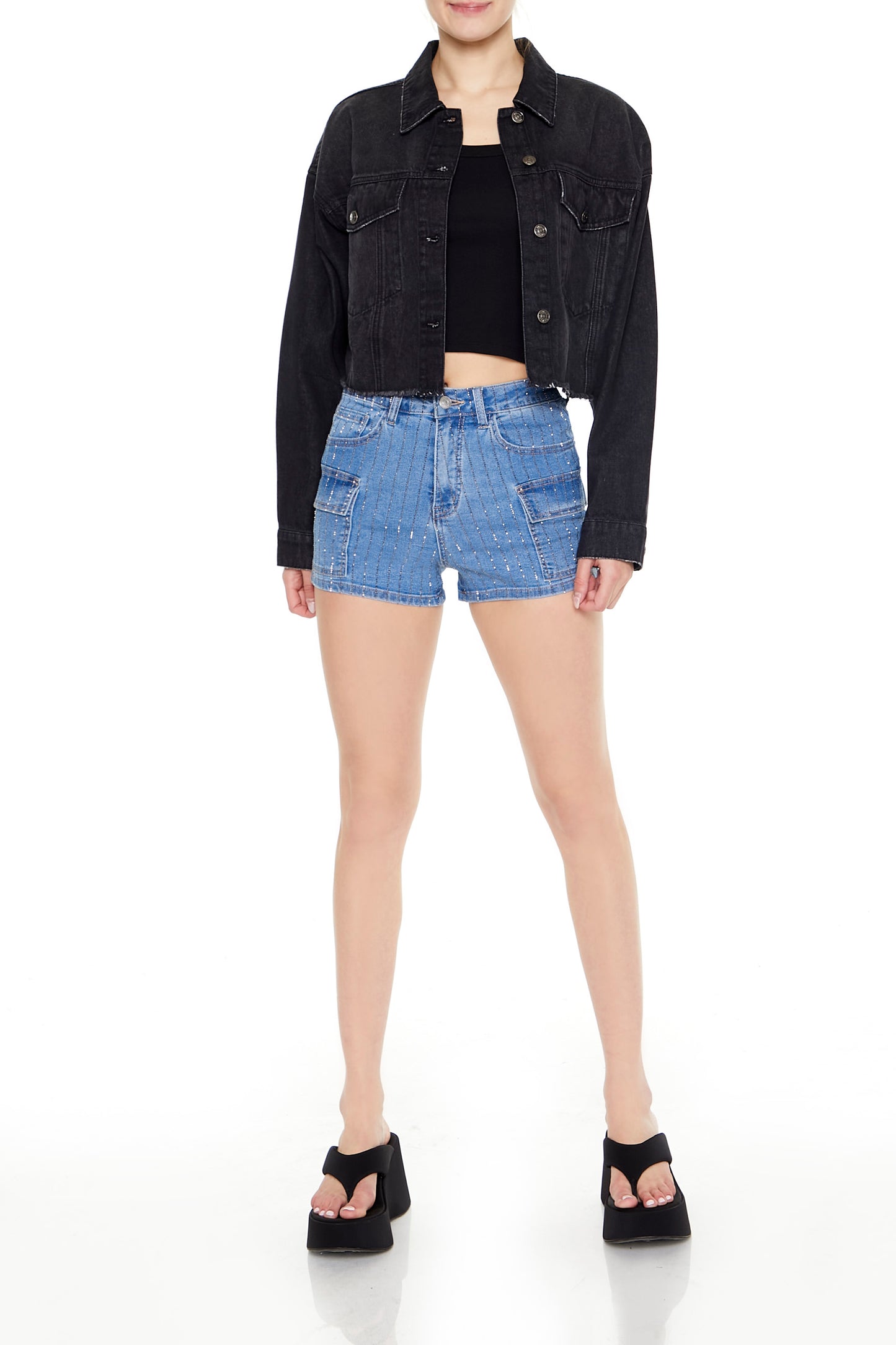 SHORT DENIM CON DETALLES DE BRILLOS