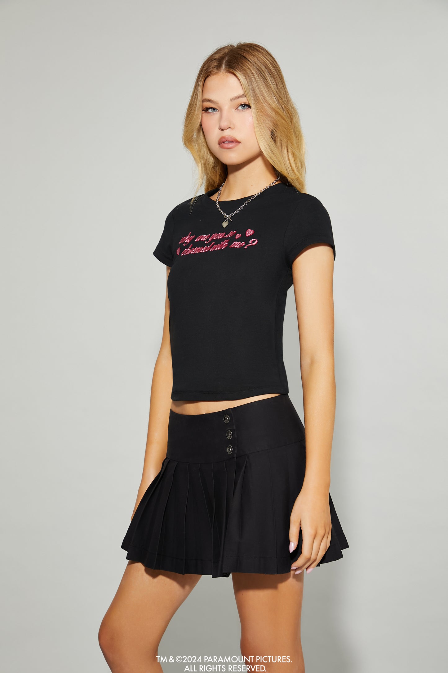 POLERA DE ALGODÓN CON LOGO COLECCIÓN MEAN GIRLS