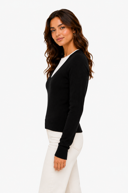 SWEATER TEJIDO CUELLO V CON SIMULACIÓN DE CAMISETA INTERNA