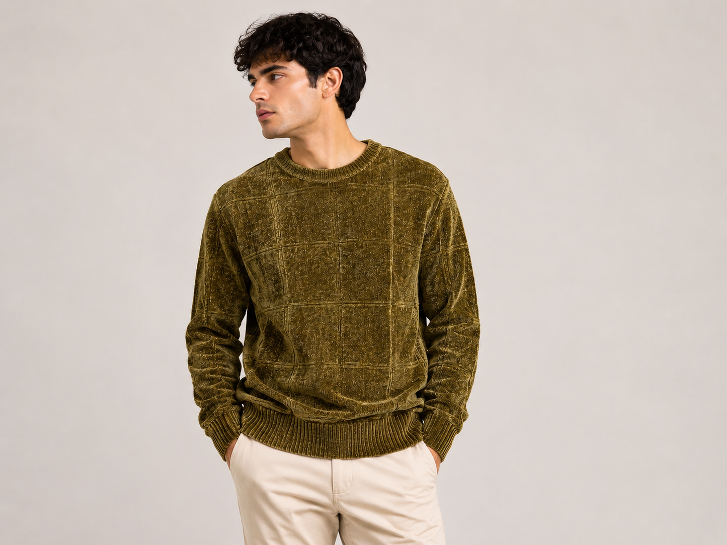 SWEATER ATERCIOPELADO CON PATRON DE CUADROS