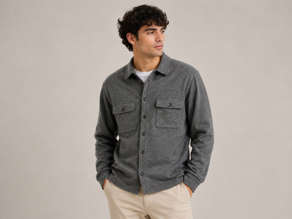 CHAQUETA CLÁSICA CON FRISA Y BOLSILLOS CARGO