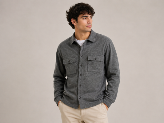 CHAQUETA CLÁSICA CON FRISA Y BOLSILLOS CARGO