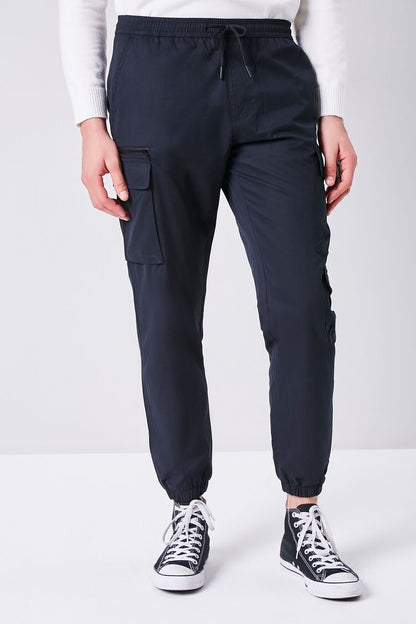 PANTALON JOGGER CON BOLSILLOS CARGO